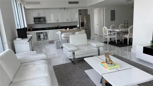 $4,000 | 92 Southwest 3rd Street, Unit 1505, Miami, FL 33130