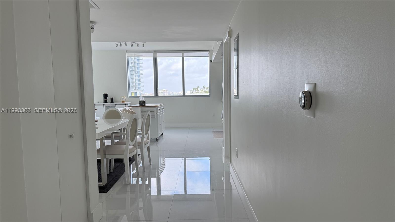 92 Southwest 3rd Street, Unit 1505 Miami, FL 33130 - Photo 4 of 39