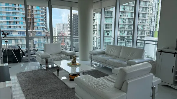 $4,000 | 92 Southwest 3rd Street, Unit 1505, Miami, FL 33130
