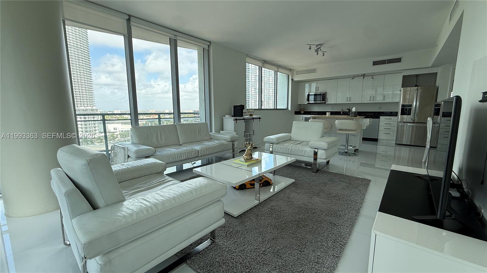 92 Southwest 3rd Street, Unit 1505 Miami, FL 33130 - Photo 9 of 39