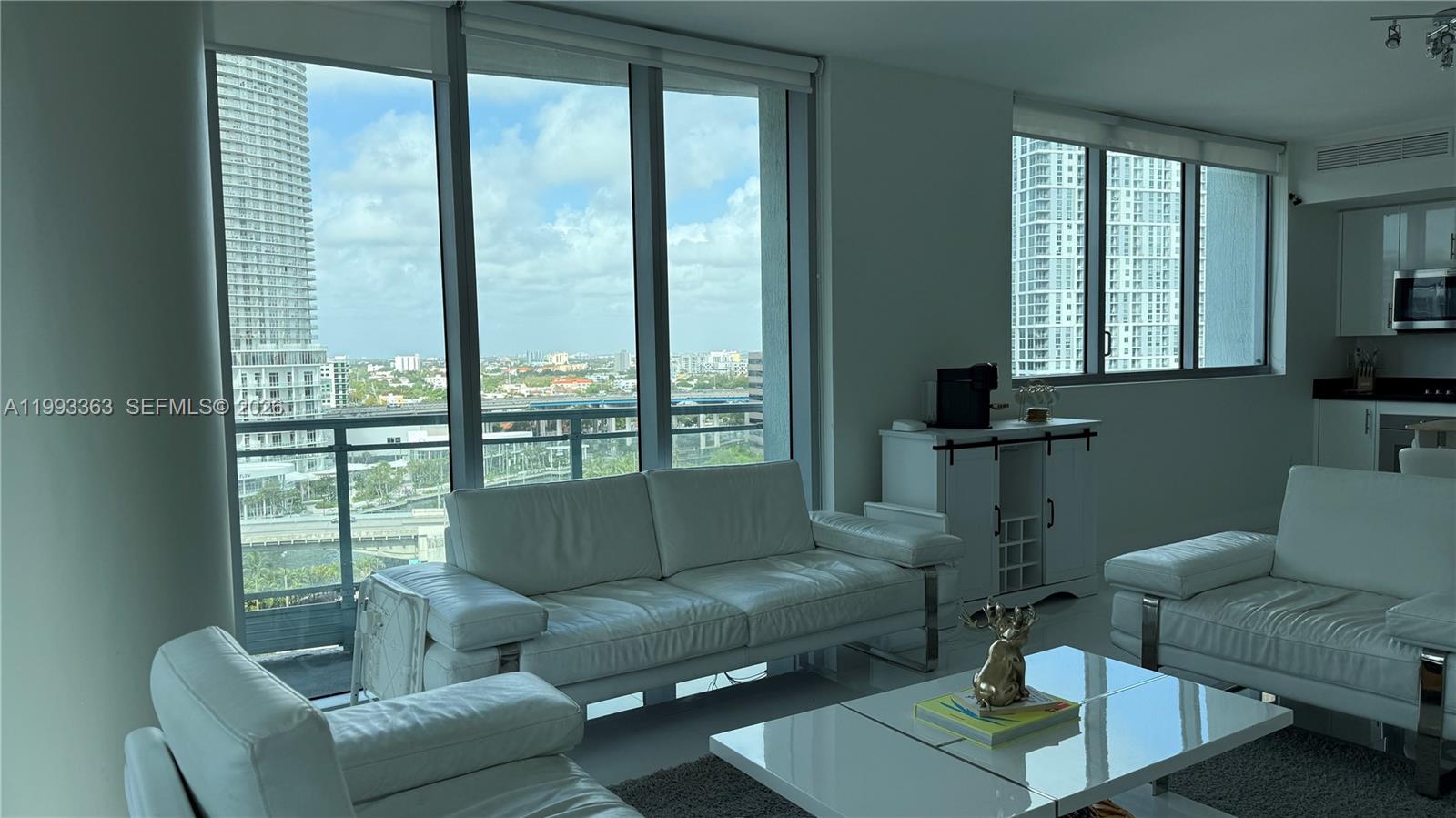 92 Southwest 3rd Street, Unit 1505 Miami, FL 33130 - Photo 10 of 39