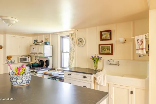 $775,000 | 78 Concourse, Kinderhook, NY 12130