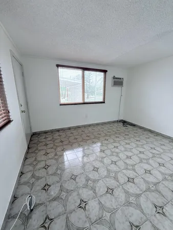 $4,100 | 957 West 67th Street, Hialeah, FL 33012