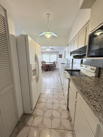 $4,100 | 957 West 67th Street, Hialeah, FL 33012