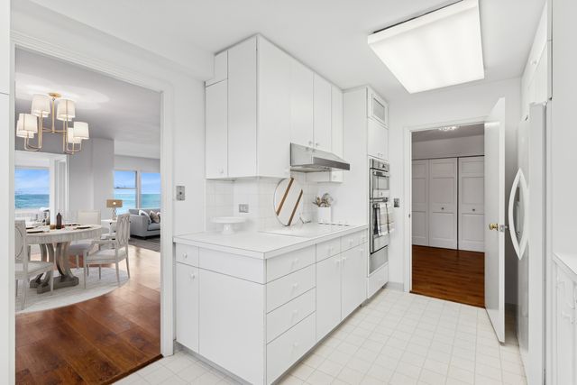 $625,000 | 1410 Sheridan Road, Unit 3A, Wilmette, IL 60091