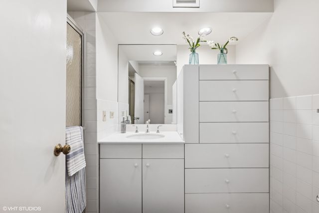 $625,000 | 1410 Sheridan Road, Unit 3A, Wilmette, IL 60091