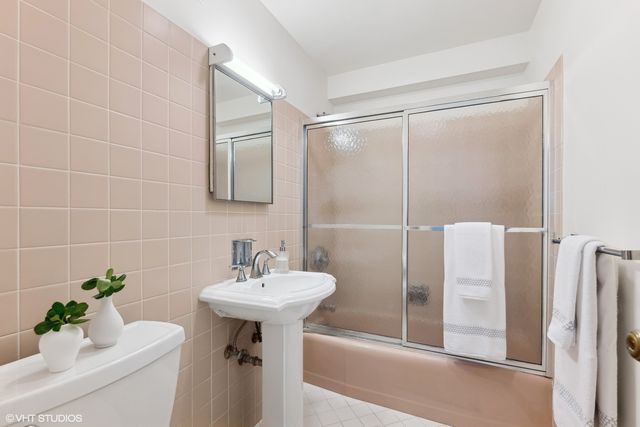 $625,000 | 1410 Sheridan Road, Unit 3A, Wilmette, IL 60091