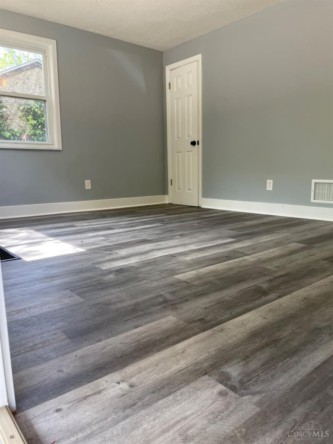4240 Fehr Road Cincinnati, OH 45238 - Photo 3 of 22 Gallery Image 3