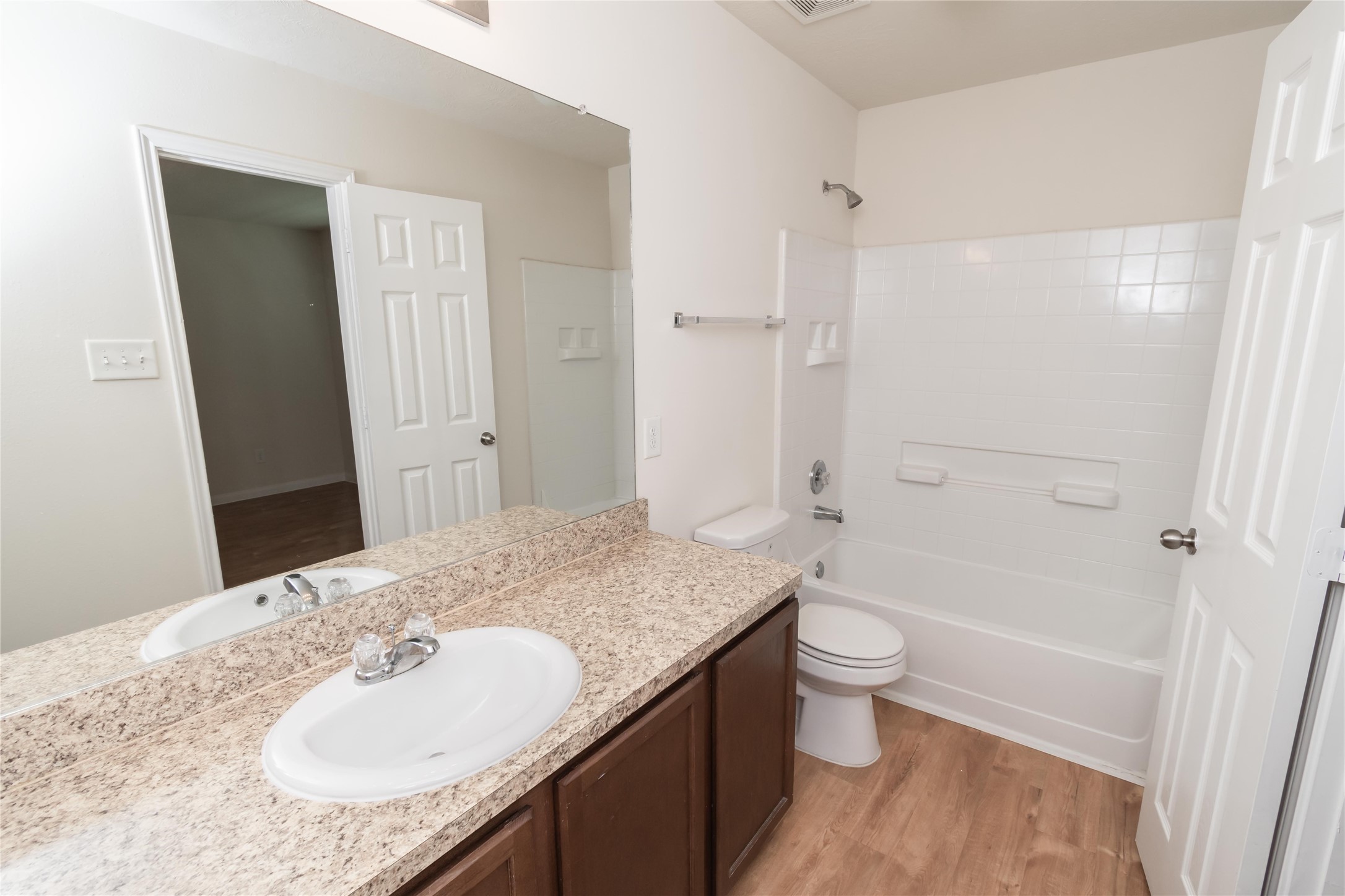 12622 Needles Nest Road Houston, TX 77038 - Photo 10 of 11 Photos may be representative of the floor plan and not the exact home. Finishes, layout, and features of the actual property for lease may vary.