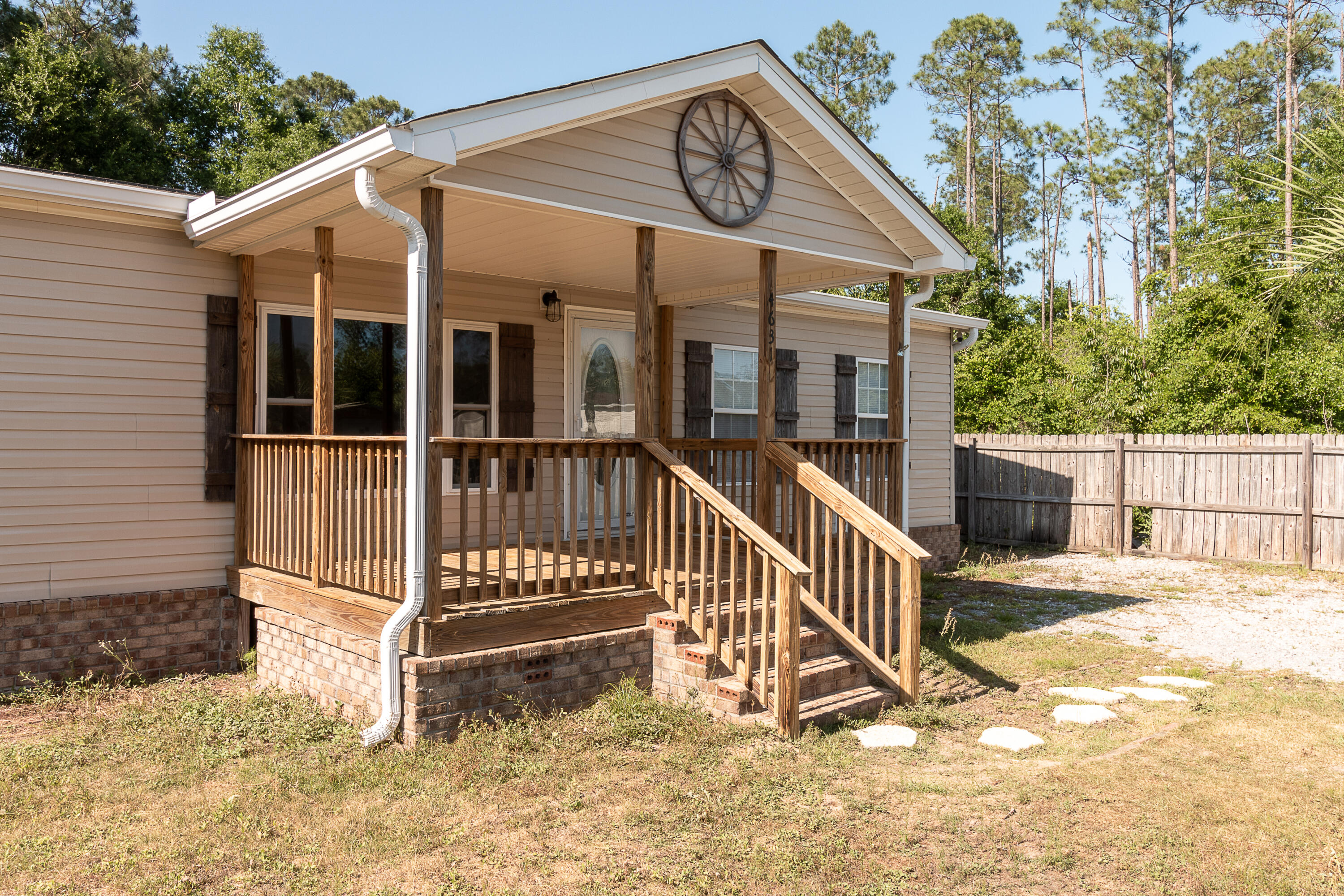 4631 Falcon Way Crestview, FL 32539 - Photo 3 of 40 Gallery Image 3