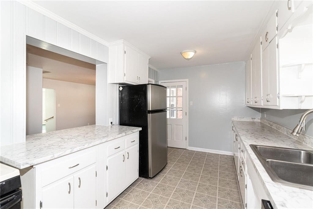 1426 Shawnee Road Indianapolis, IN 46260 - Photo 18 of 36 Gallery Image 18
