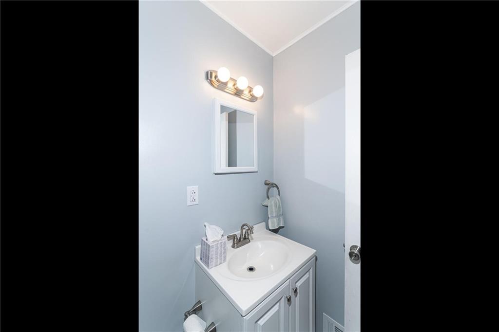 1426 Shawnee Road Indianapolis, IN 46260 - Photo 20 of 36 Gallery Image 20