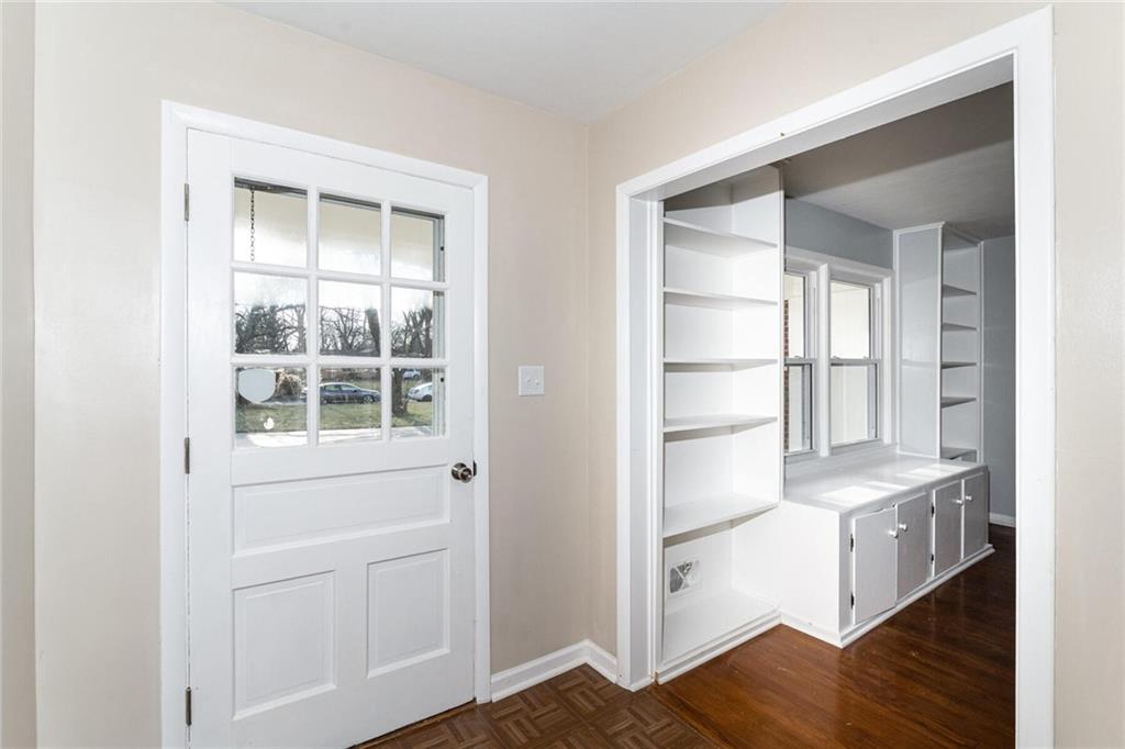 1426 Shawnee Road Indianapolis, IN 46260 - Photo 3 of 36 Gallery Image 3