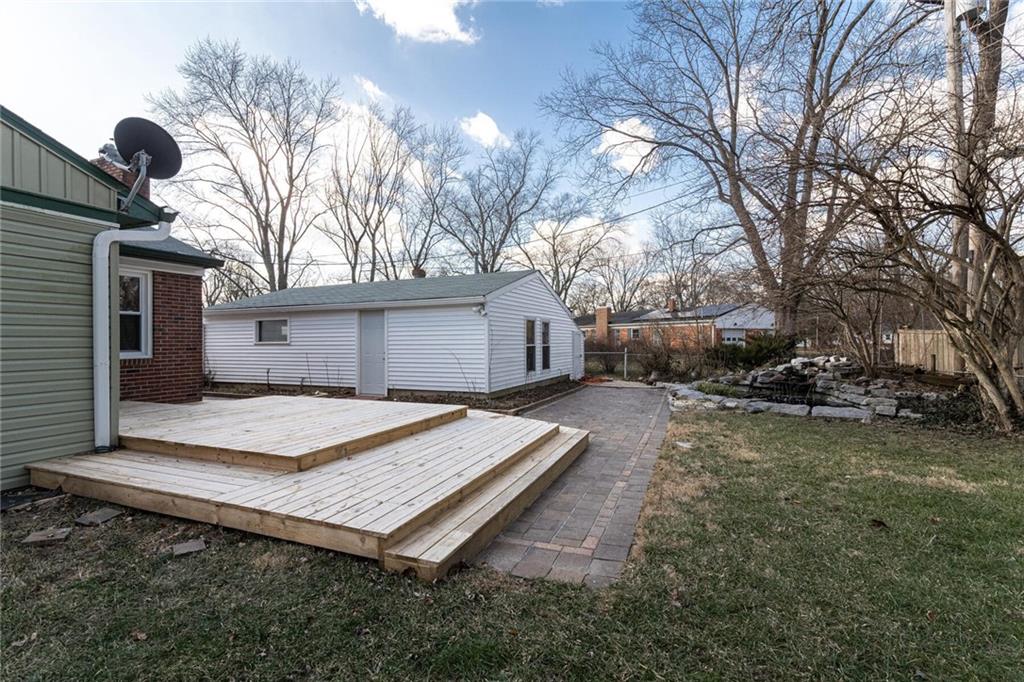 1426 Shawnee Road Indianapolis, IN 46260 - Photo 32 of 36 Gallery Image 32