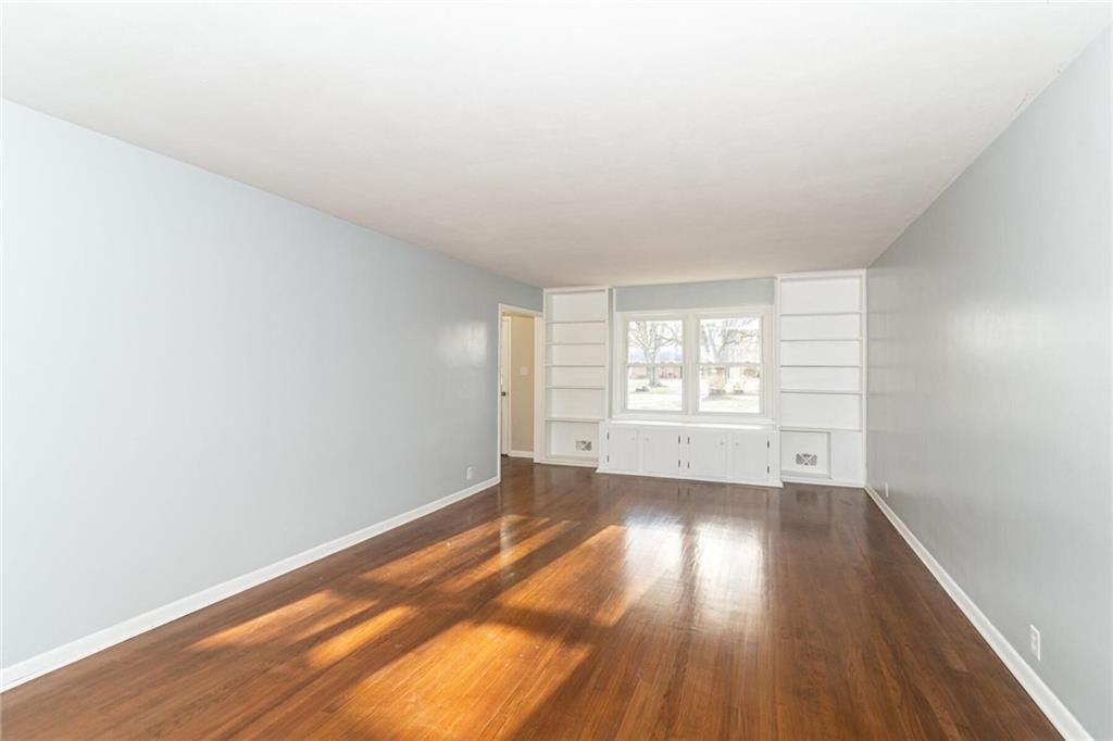1426 Shawnee Road Indianapolis, IN 46260 - Photo 4 of 36 Gallery Image 4