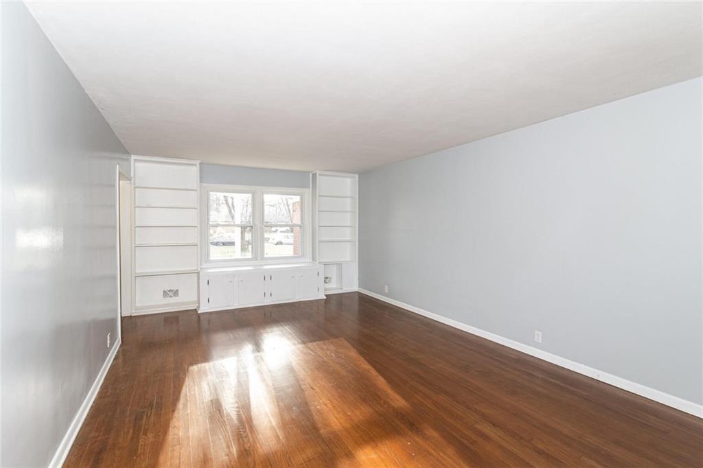 1426 Shawnee Road Indianapolis, IN 46260 - Photo 5 of 36 Gallery Image 5
