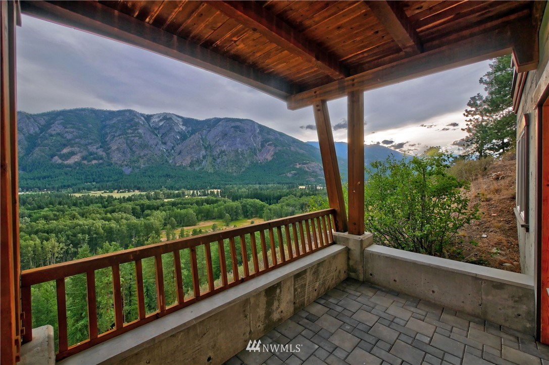 23 Bitterbrush Road Winthrop, WA 98862 - Photo 23 of 36 a balcony with street view with mountain view