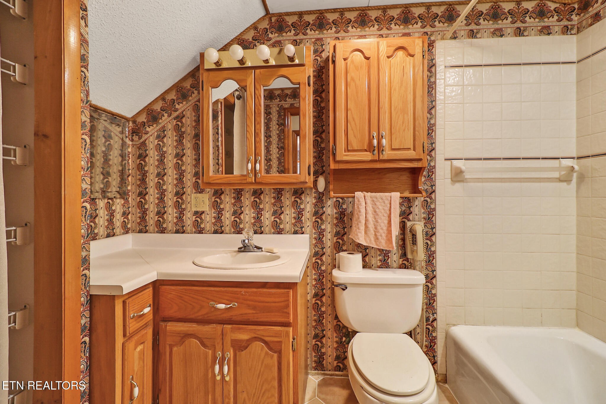 395 Ashley Lane Oneida, TN 37841 - Photo 23 of 40
