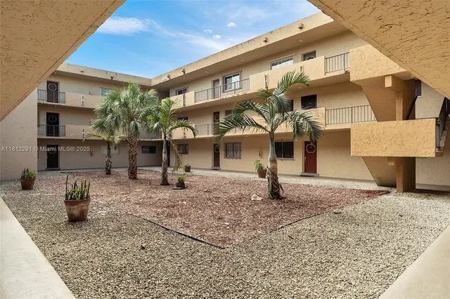 $305,000 | 8401 Southwest 107th Avenue, Unit 117E, Miami, FL 33173