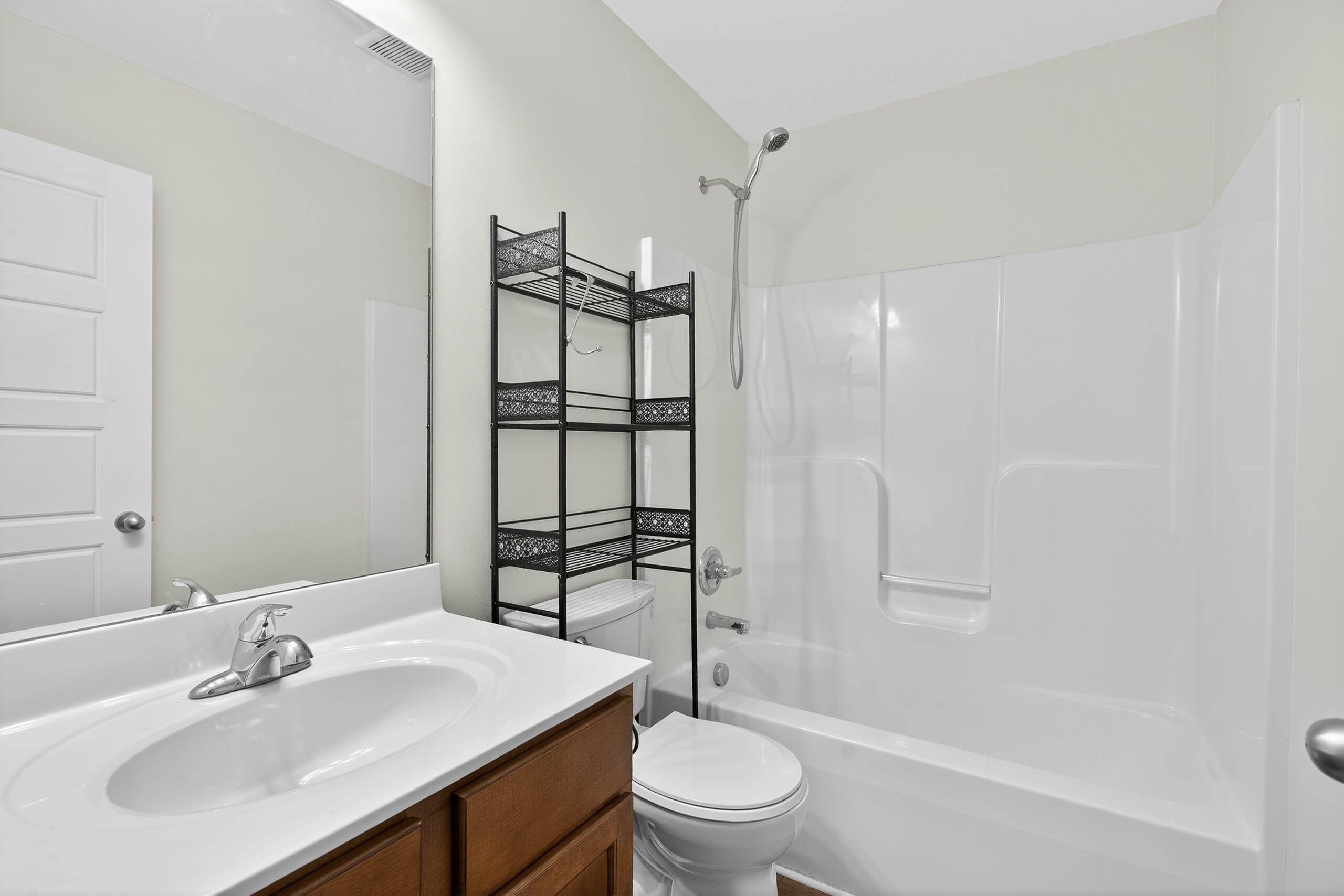 2833 Burnt Mill Road Lexington, KY 40511 - Photo 21 of 26 Guest Bath