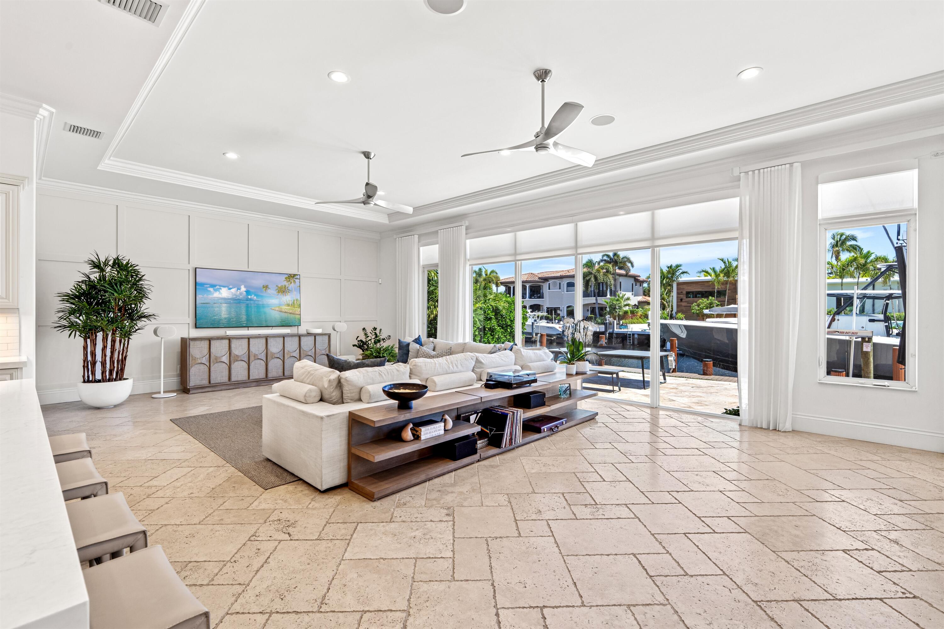 2320 Northeast 34th Court Lighthouse Point, FL 33064 - Photo 11 of 60 FAMILY_ROOM_ANGLE