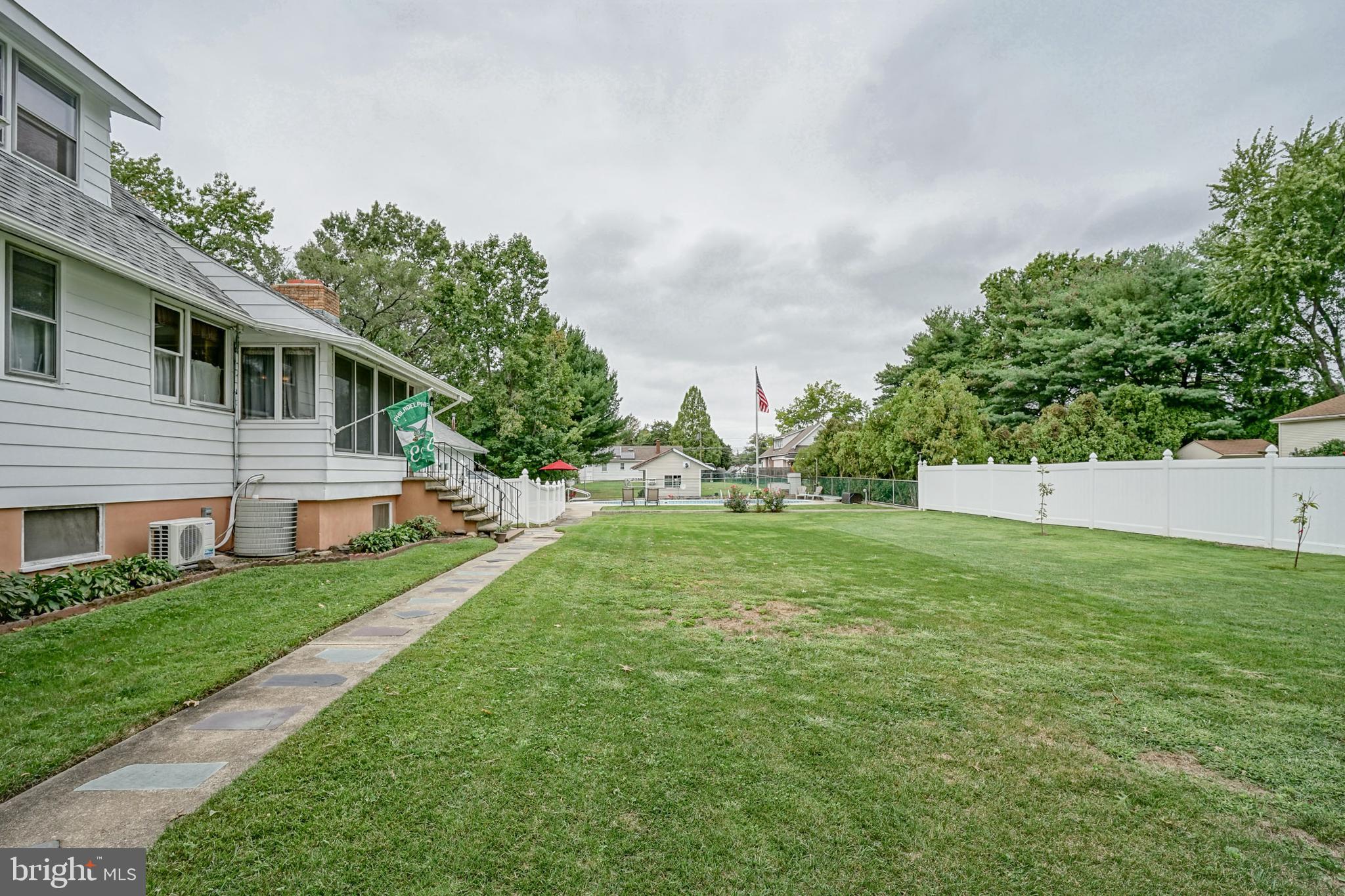 515 Clements Bridge Road Barrington, NJ 08007 - Photo 5 of 48