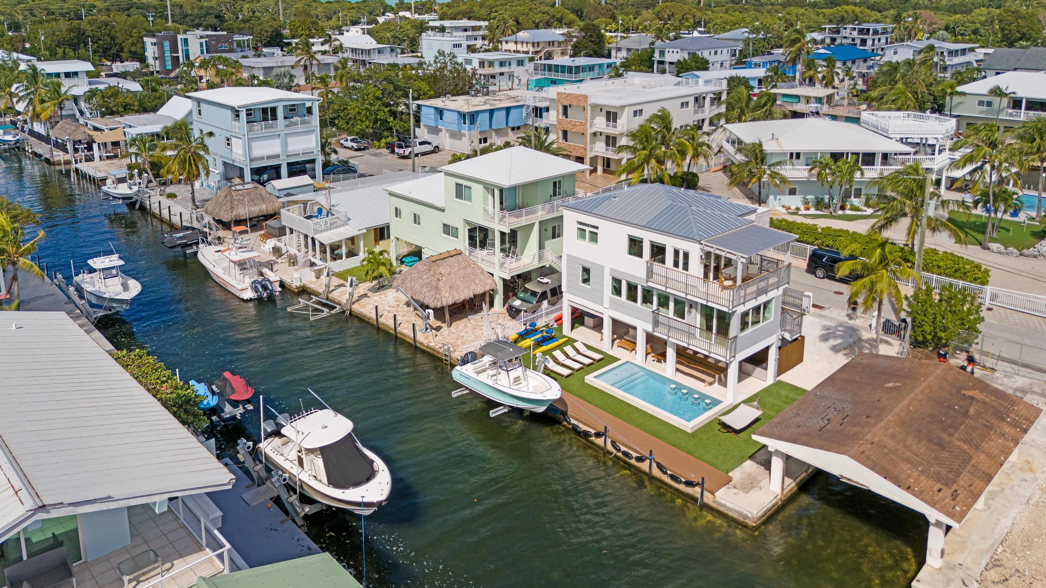 704 Grouper Lane Key Largo, FL 33037 - Photo 2 of 26 Exterior 4