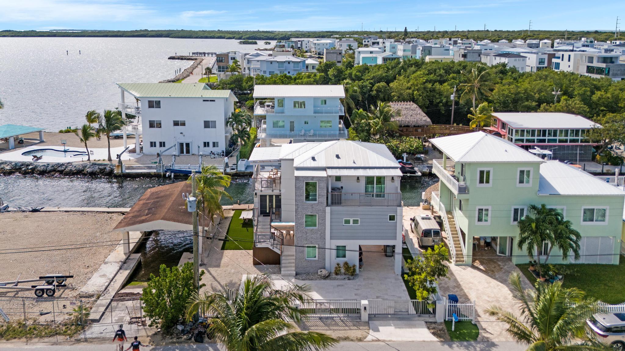 704 Grouper Lane Key Largo, FL 33037 - Photo 4 of 26 Exterior 5