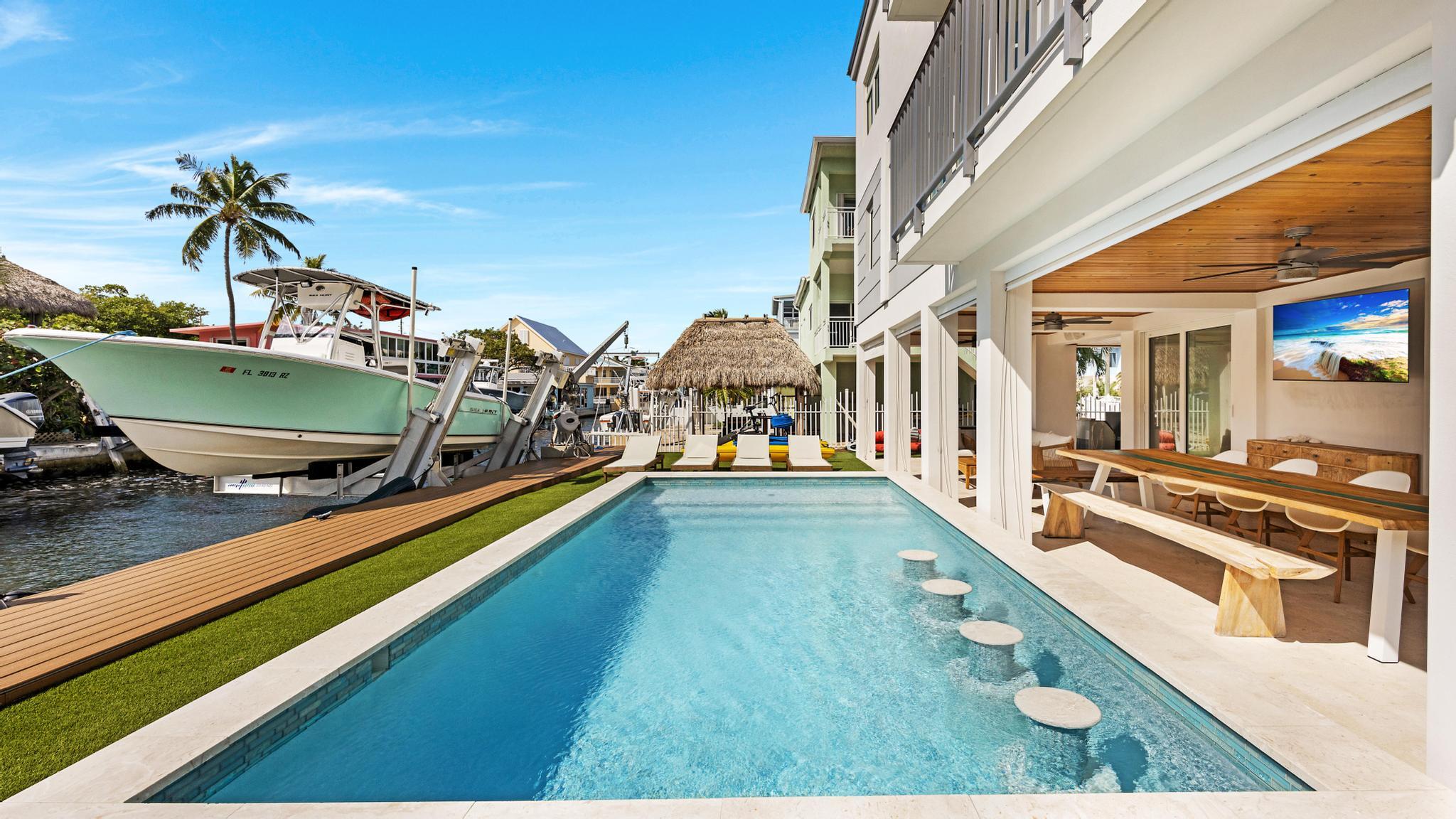 704 Grouper Lane Key Largo, FL 33037 - Photo 5 of 26 Exterior 7