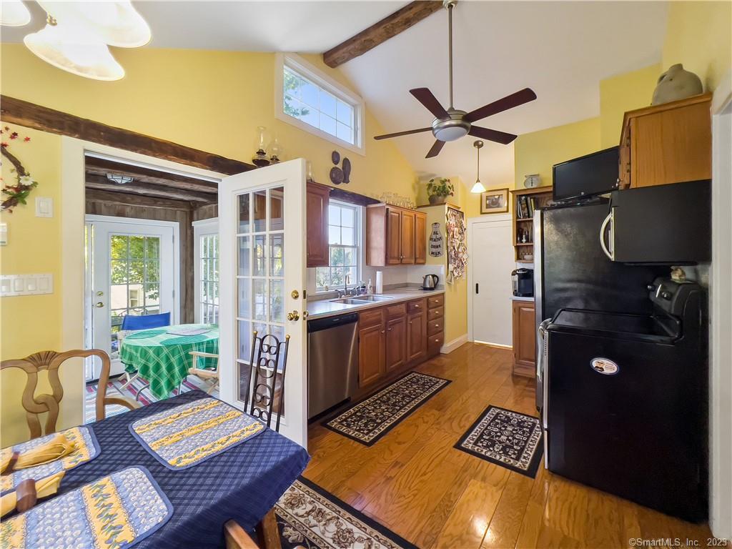81 Currituck Road Newtown, CT 06470 - Photo 5 of 40