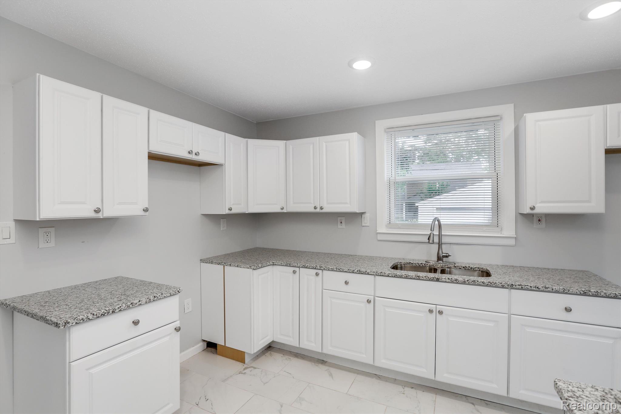 15073 Stahelin Road Detroit, MI 48223 - Photo 13 of 30 Gallery Image 13
