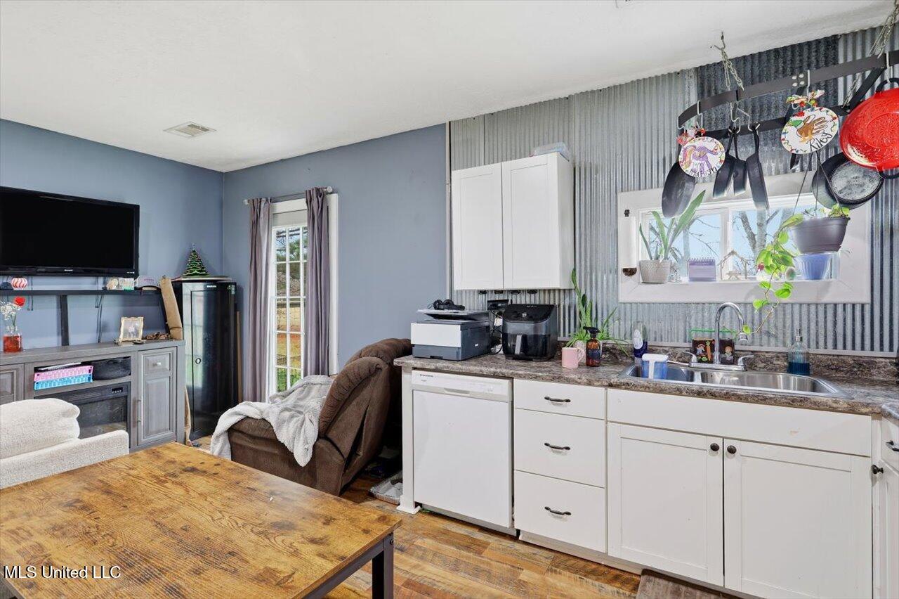 389 Moss Road Canton, MS 39046 - Photo 7 of 46 21-389 Moss Rd _ Home Tours MS