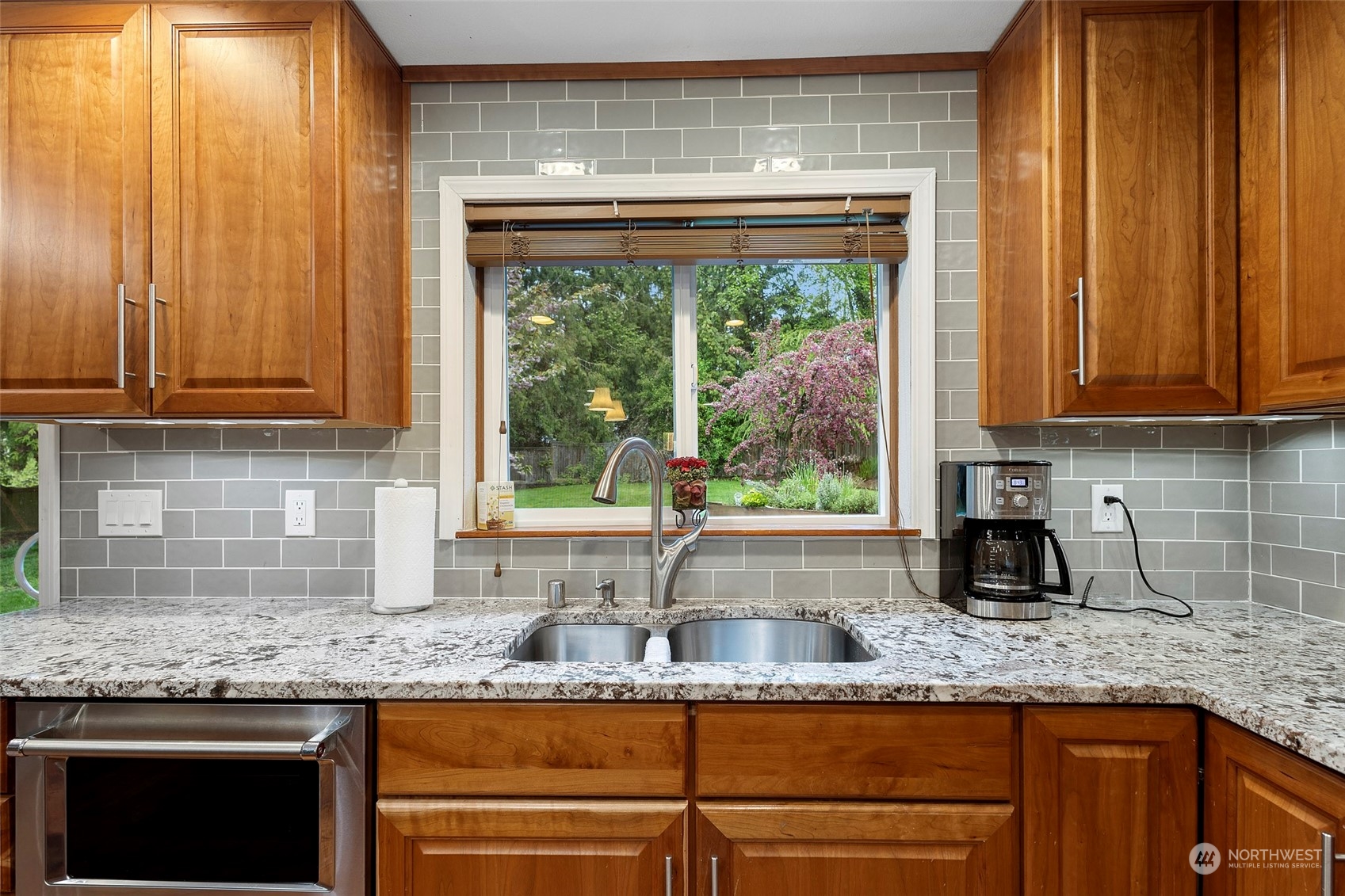 208 North Waugh Road Mount Vernon, WA 98273 - Photo 11 of 32 Gallery Image 11