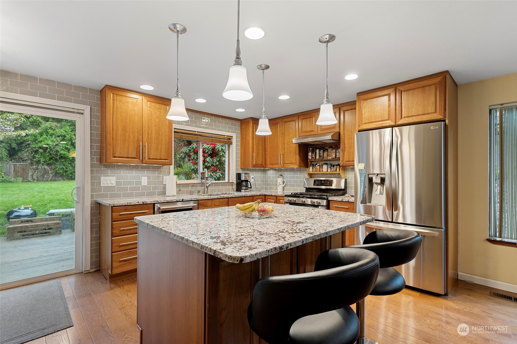 208 North Waugh Road Mount Vernon, WA 98273 - Photo 9 of 32 Gallery Image 9
