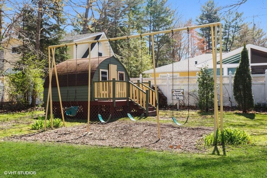 15657 Lakeshore Road, Unit 2 Union Pier, MI 49129 - Photo 15 of 19 Playarea