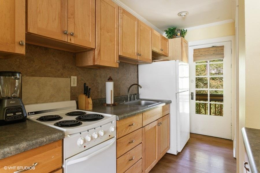 15657 Lakeshore Road, Unit 2 Union Pier, MI 49129 - Photo 6 of 19 Kitchen