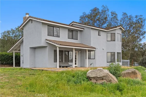 a view of an house with backyard space and garden
