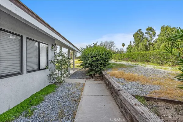 a view of a pathway with a yard