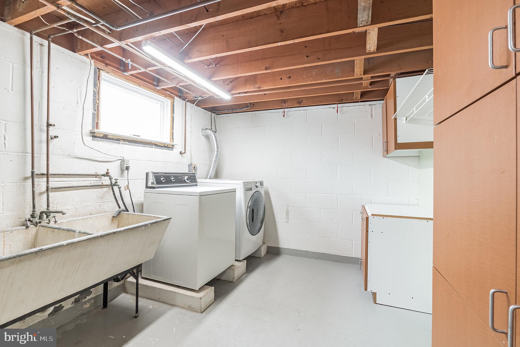 24316 Ridge Road Damascus, MD 20872 - Photo 26 of 30 Large laundry room w/utility sink