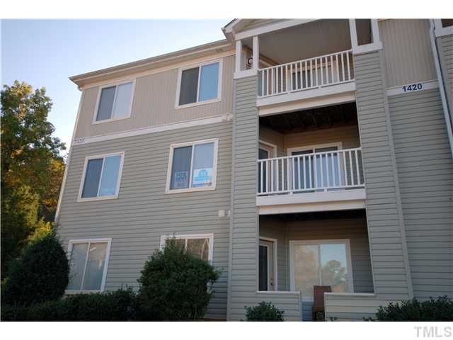 1420 Collegiate Circle, Unit 202 Raleigh, NC 27606 - Photo 2 of 25 Gallery Image 2
