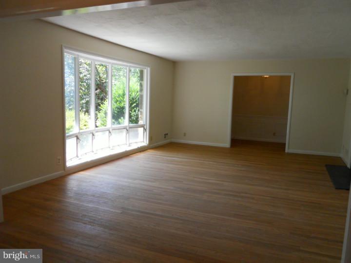 857 Nathan Hale Road Berwyn, PA 19312 - Photo 2 of 17 Living Room