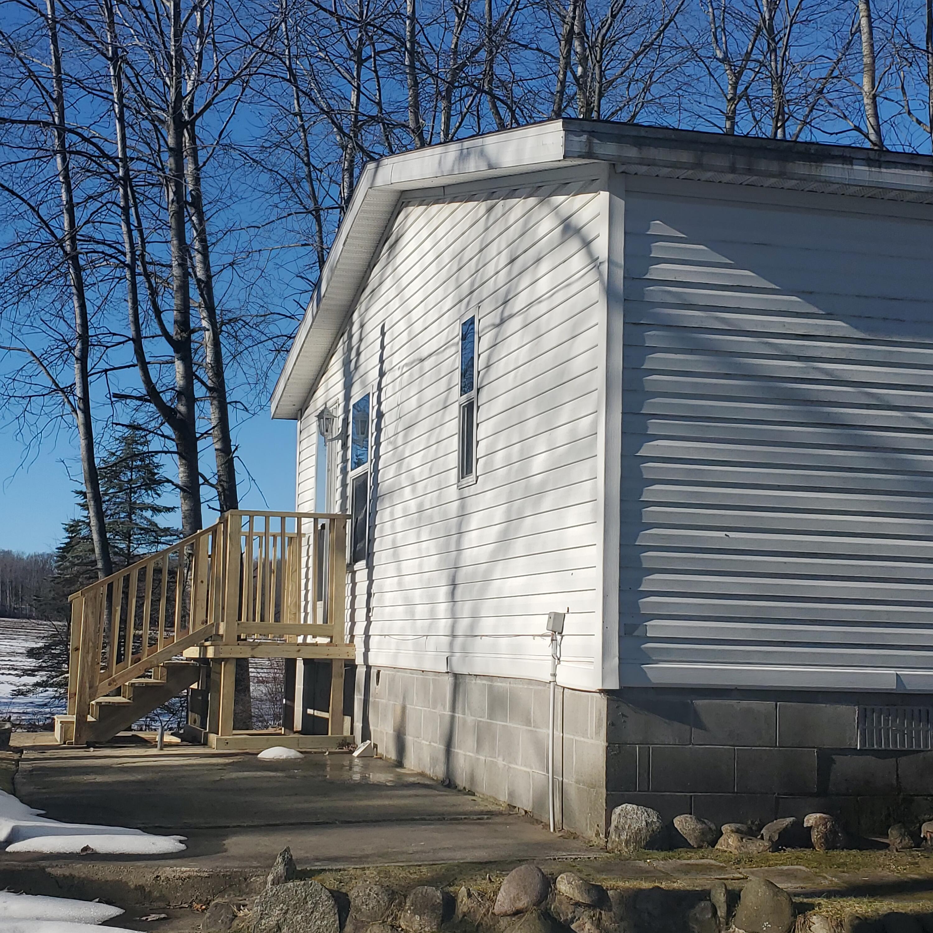 5480 Leckrone Road Brethren, MI 49619 - Photo 5 of 22 Side Entry View
