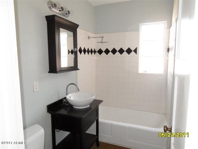 1311 West Roma Avenue Phoenix, AZ 85013 - Photo 7 of 11 BATHROOM
