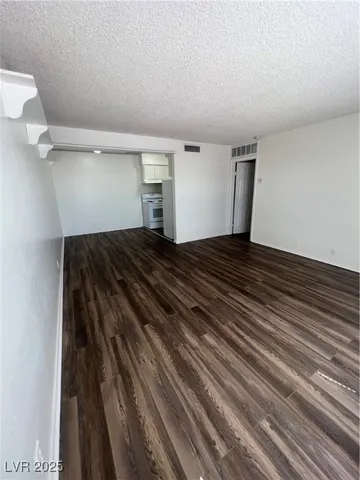 $925 | 595 South Royal Crest Circle, Unit 20, Las Vegas, NV 89169