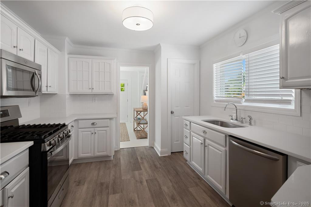 503 Reef Road Fairfield, CT 06824 - Photo 8 of 39