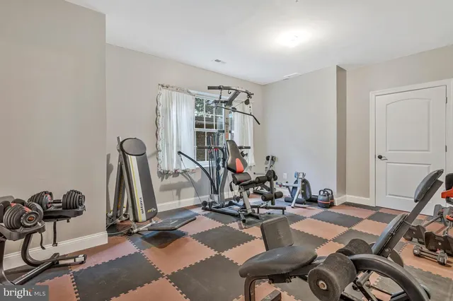 a view of a livingroom with furniture and a ceiling fan