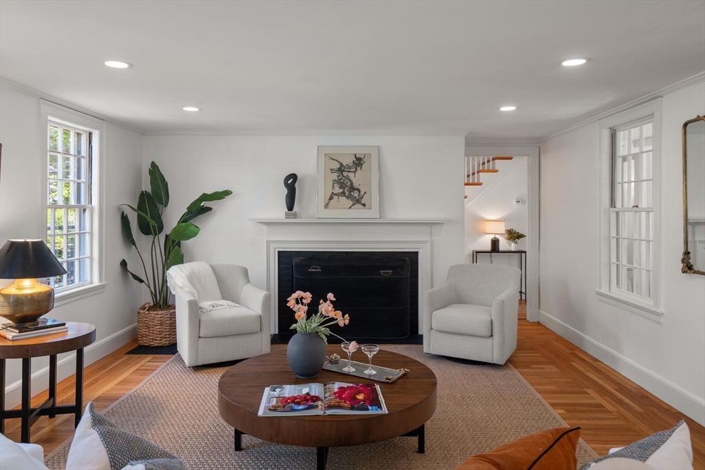 25 Chestnut Hill Road Newton, MA 02467 - Photo 3 of 32