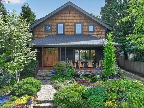 $975,000 | 811 9th Street, Hood River, OR 97031