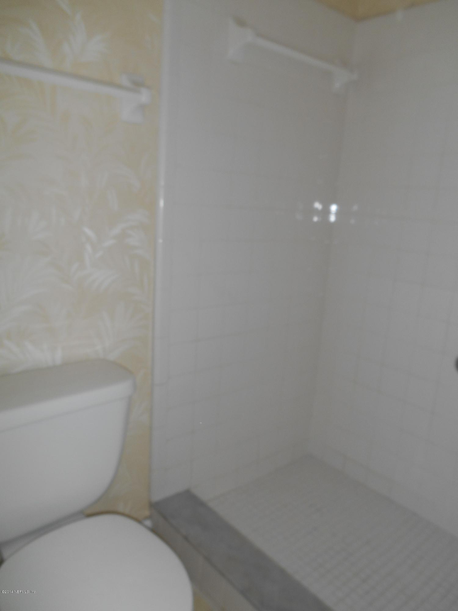 3801 Crown Point Road, Unit 2172 Jacksonville, FL 32257 - Photo 11 of 15 Master Bath Shower