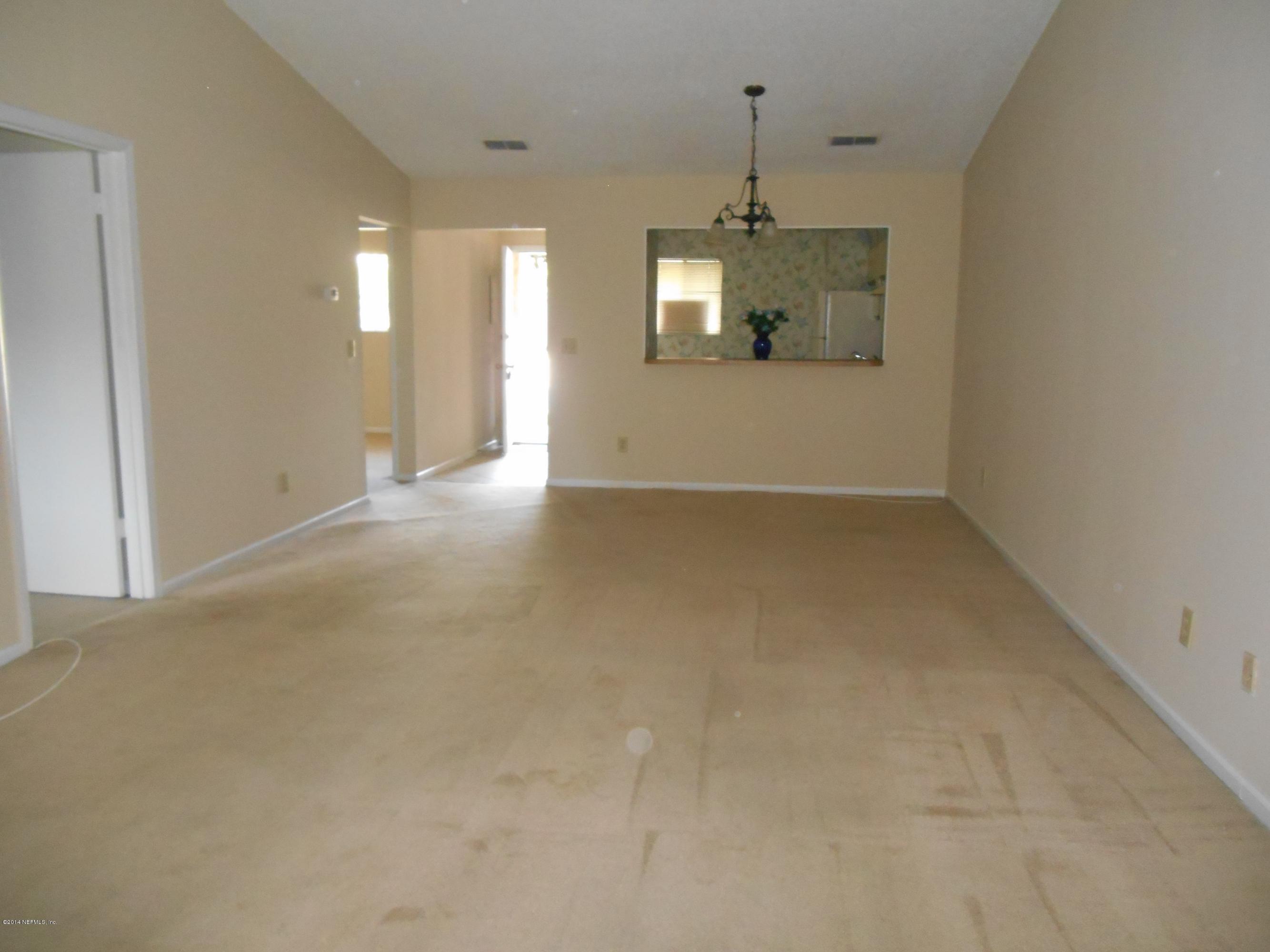 3801 Crown Point Road, Unit 2172 Jacksonville, FL 32257 - Photo 3 of 15 Livingroom / Diningroom